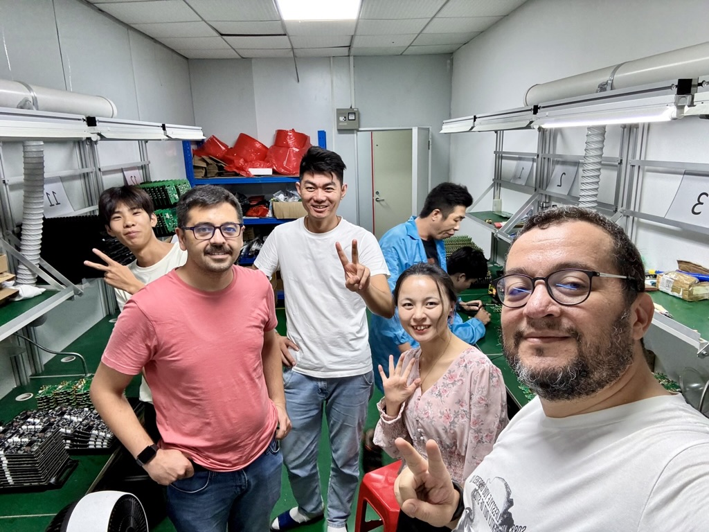 Üretim bantlarını inceliyorum